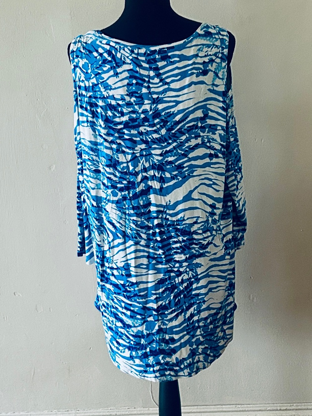2 JM Collection Cold Shoulder Tops - Picture 5 of 5